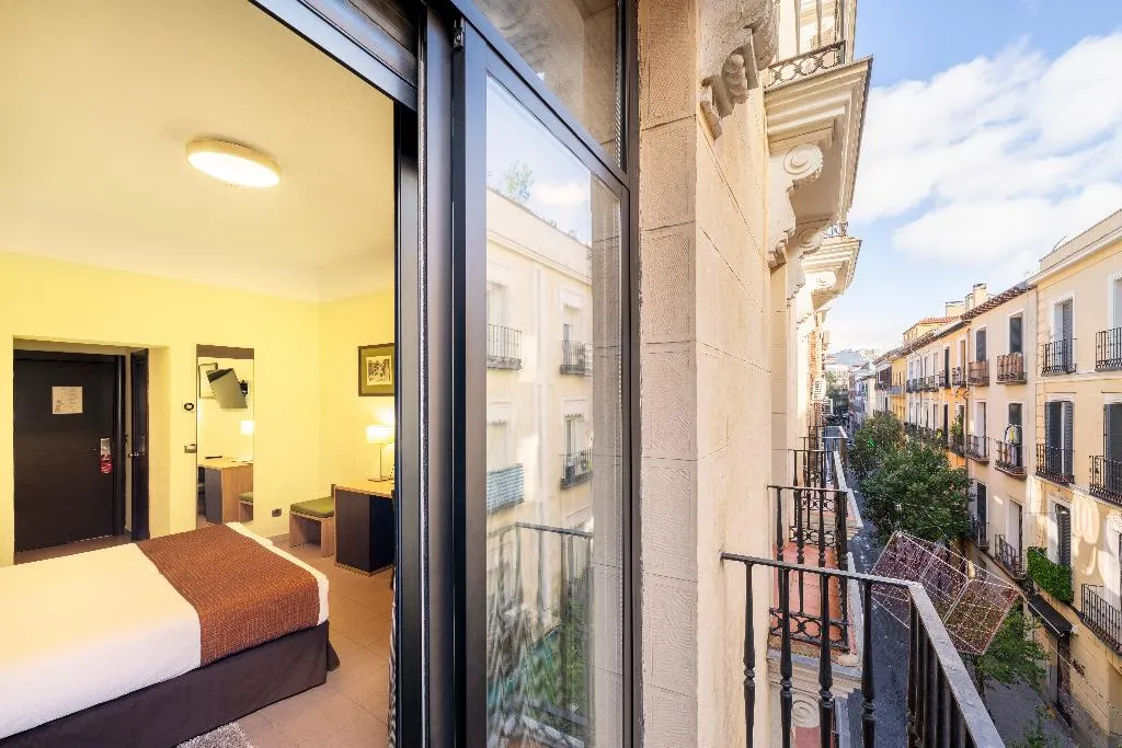Double or Twin WITH BALCONY Room, Ballesta, Madrid