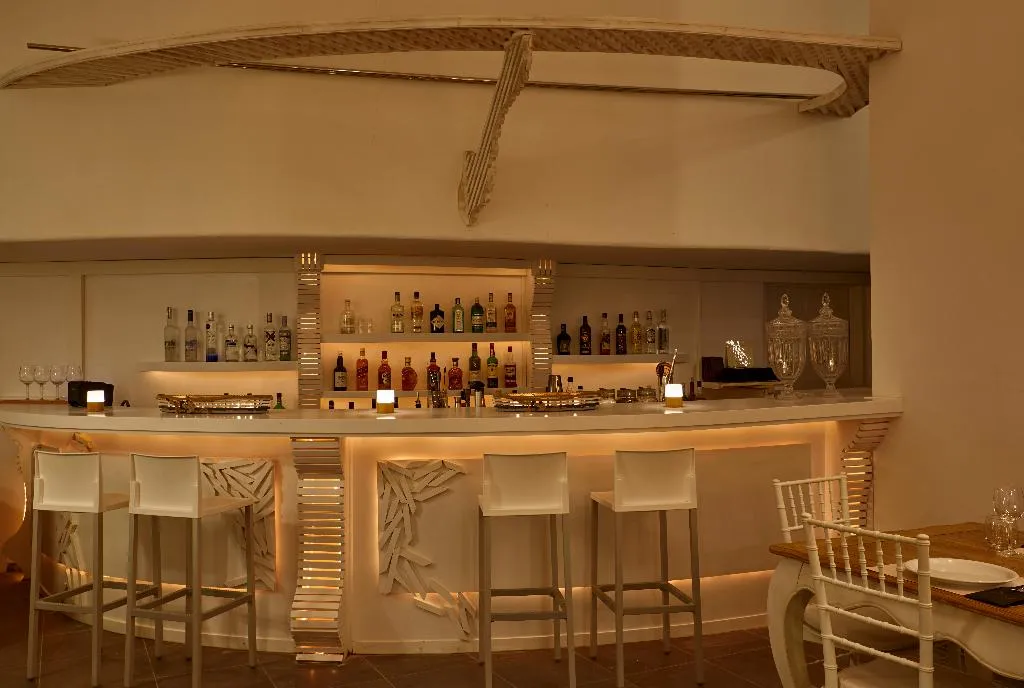 Restaurant, Suites of the Gods Cave Spa, Santorini