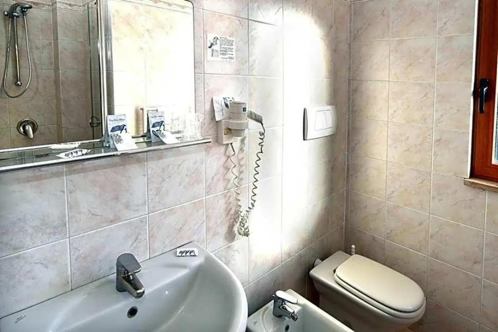 Room, Il Nido, Naples