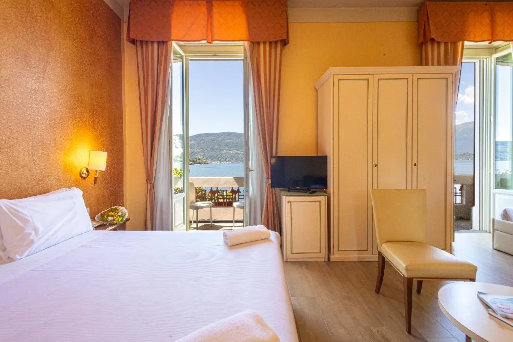 FAMILY ROOM DELUXE LAKE VIEW Room, LVG Hotel Collection - Hotel Pallanza, Milan