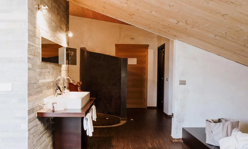 Room, Lac Salin Spa & Mountain Resort, Milan