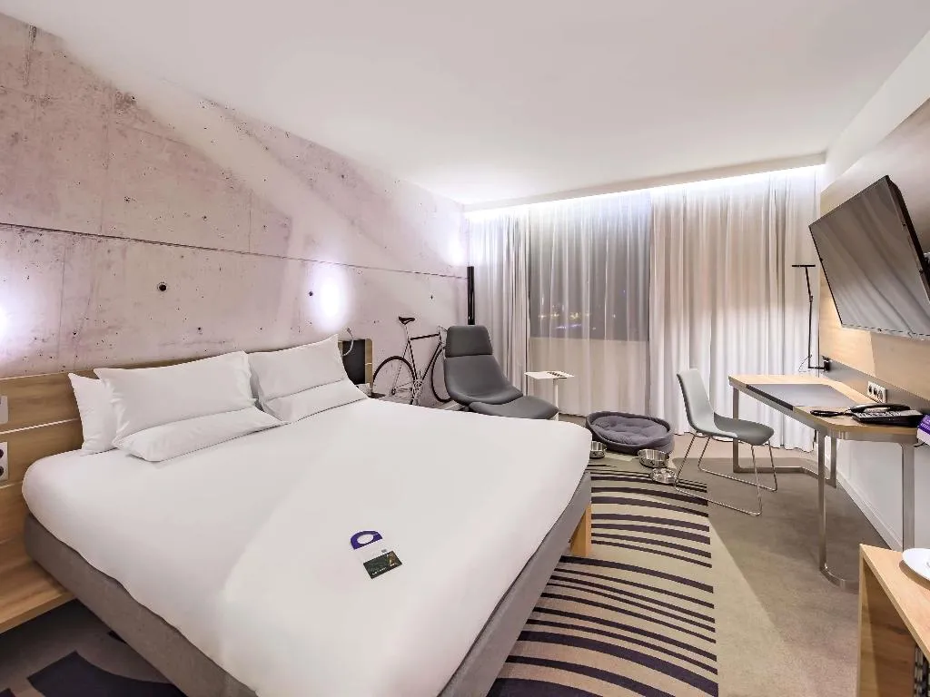 DOUBLE EXECUTIVE QUEEN BED Room, Novotel Krakow Centrum, Krakow