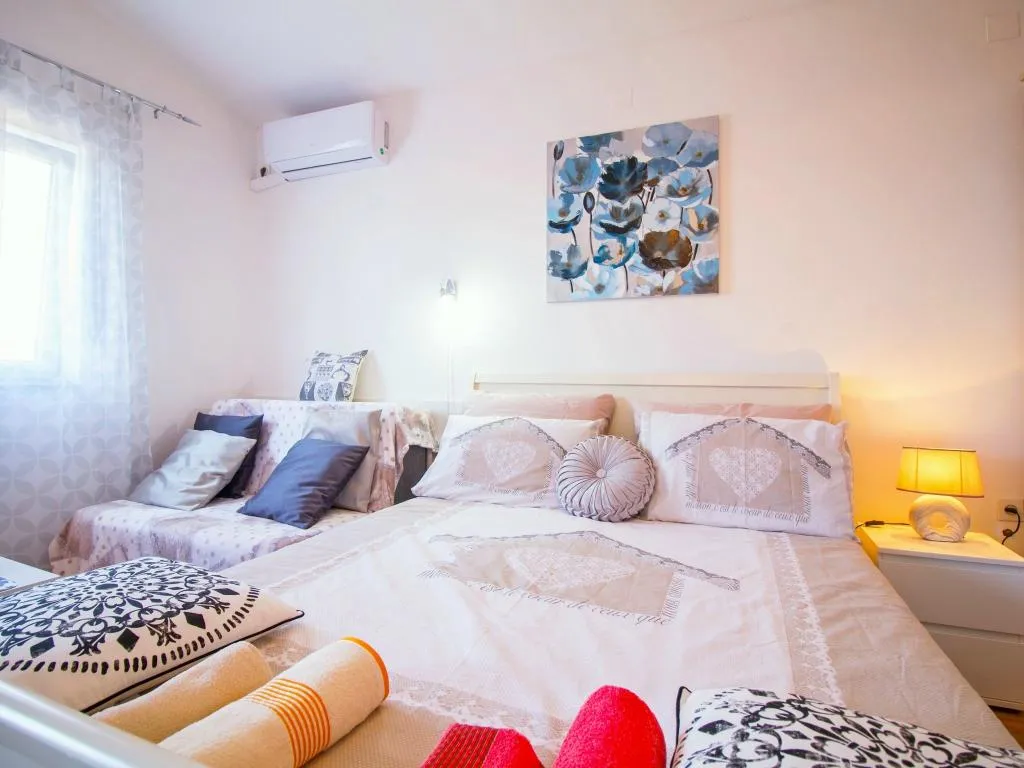 APARTMENT CAPACITY 3 Room, Apartments Dujo, Split