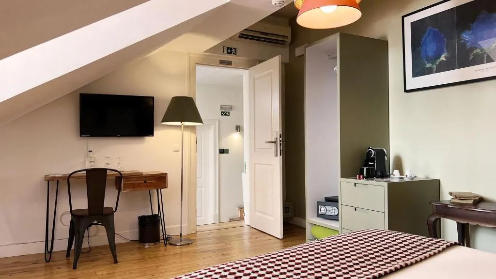 DOUBLE QUEEN SIZE BED Room, Casa do Bairro by Shiadu, Lisbon