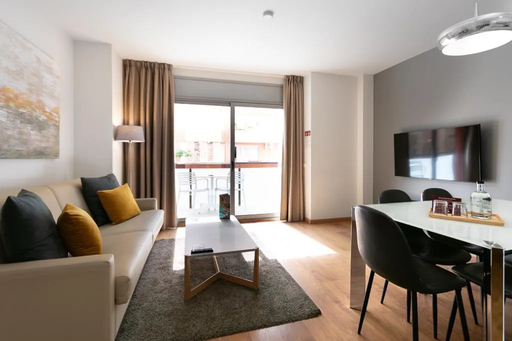 APARTMENT CAPACITY 4 TWO BEDROOMS Room, Sensation Authentic Gracia, Barcelona