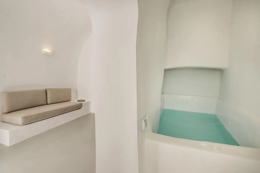 SUITE WITH JACUZZI Room, Sun Rocks Boutique Hotel | Caldera View Suites, Santorini