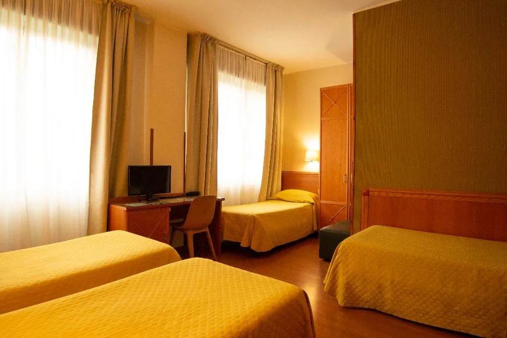 QUADRUPLE STANDARD Room, Eco Hotel Milano & Bioriso Restaurant, Milan