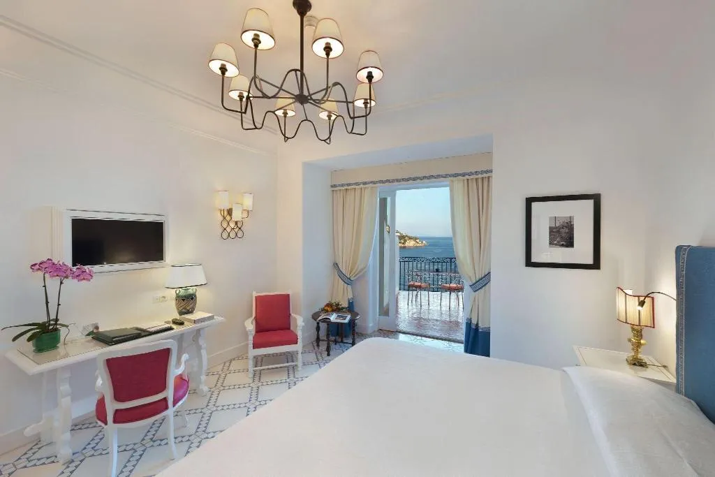 DOUBLE DELUXE QUEEN BED Room, Il San Pietro, Naples