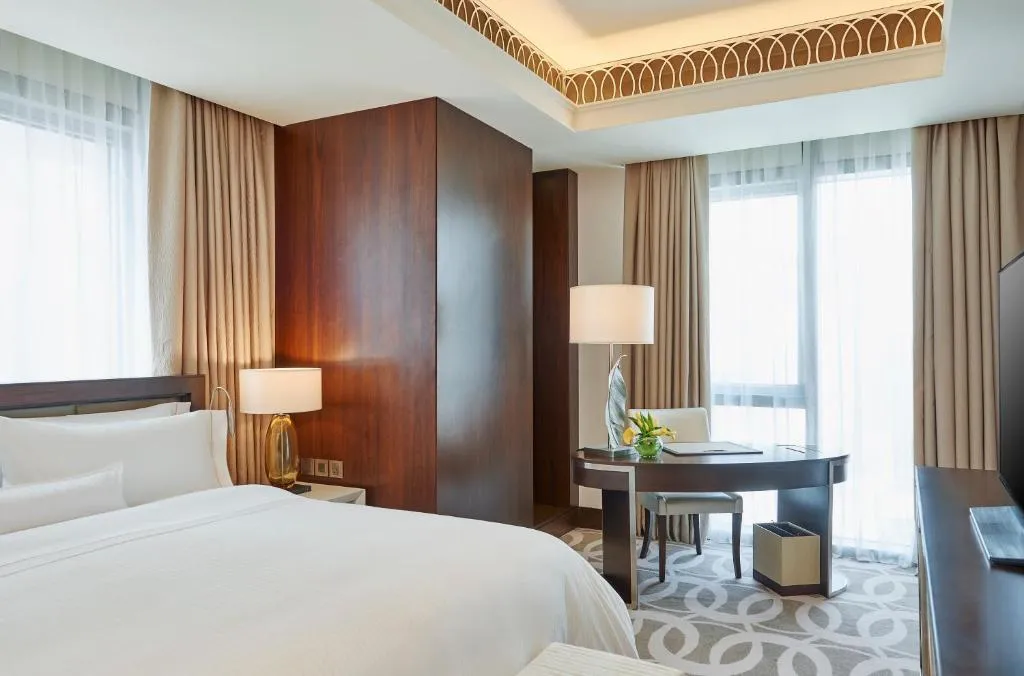 SUITE EXECUTIVE KING BED Room, Hilton Dubai Al Habtoor City, Dubai