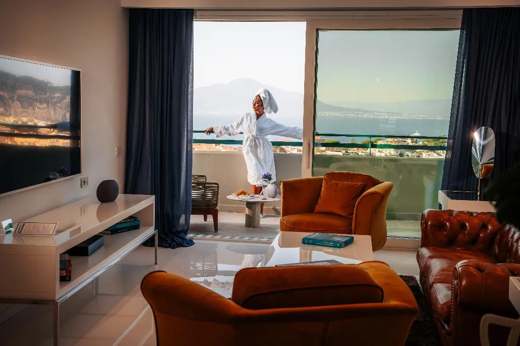 SUITE SEA VIEW Room, Hilton Sorrento Palace, Naples