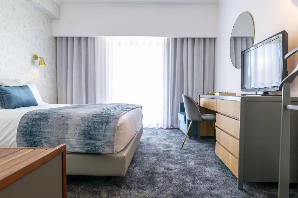 Room, Dom Afonso, Madeira