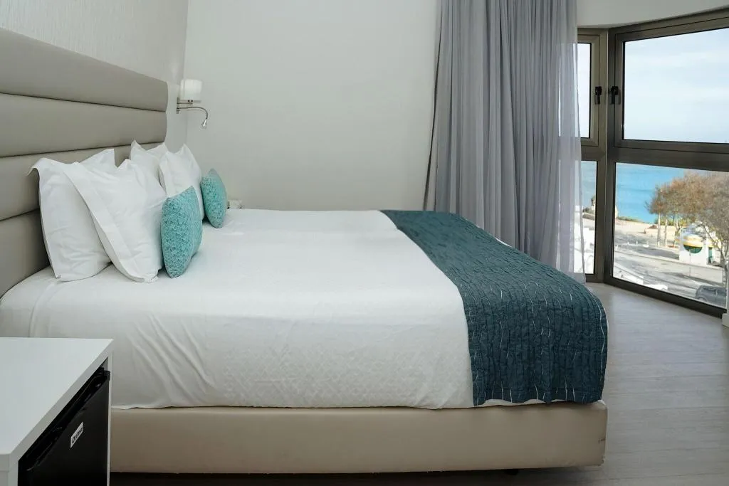 JUNIOR SUITE PARTIAL SEA VIEW Room, Carvi Beach Hotel, Algarve