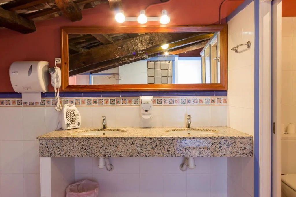 Room, Hostal L'Estrella, Costa Brava