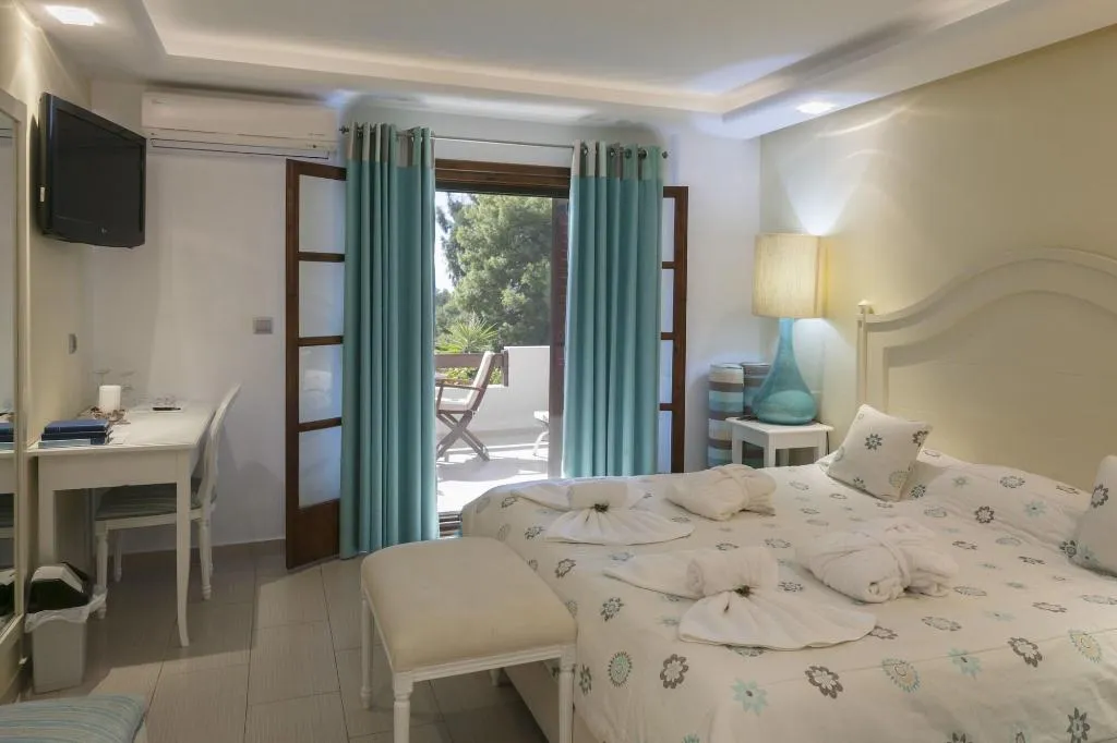 Room, Magic, Skiathos