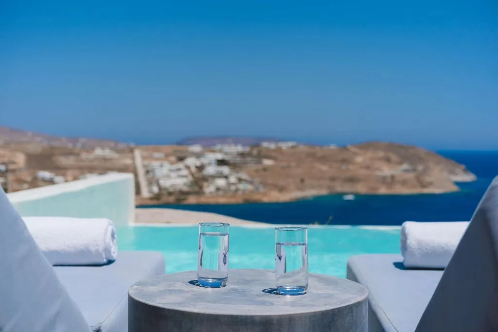 JUNIOR SUITE SEA VIEW WITH PRIVATE POOL Room, Radisson Blu Euphoria Resort, Mykonos