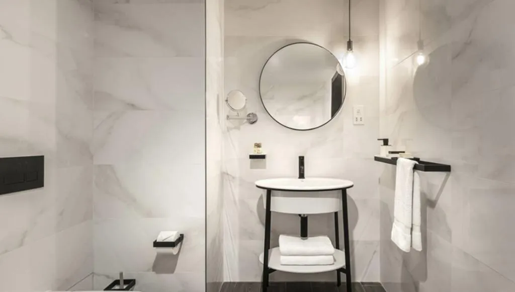Room, The Waterfront Hotel, Malta