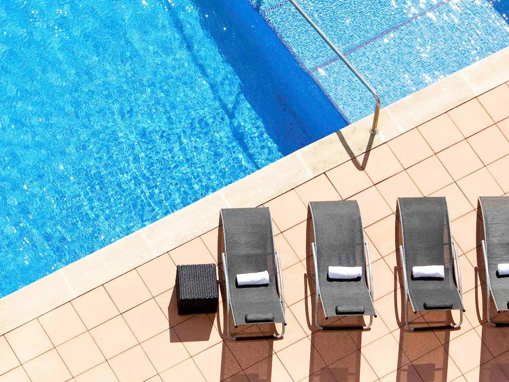 Pool, ibis Styles Barcelona Sant Joan Despi, Barcelona