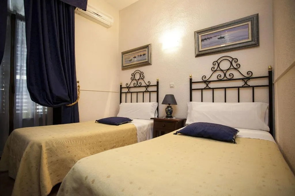 Room, Hostal Armesto, Madrid