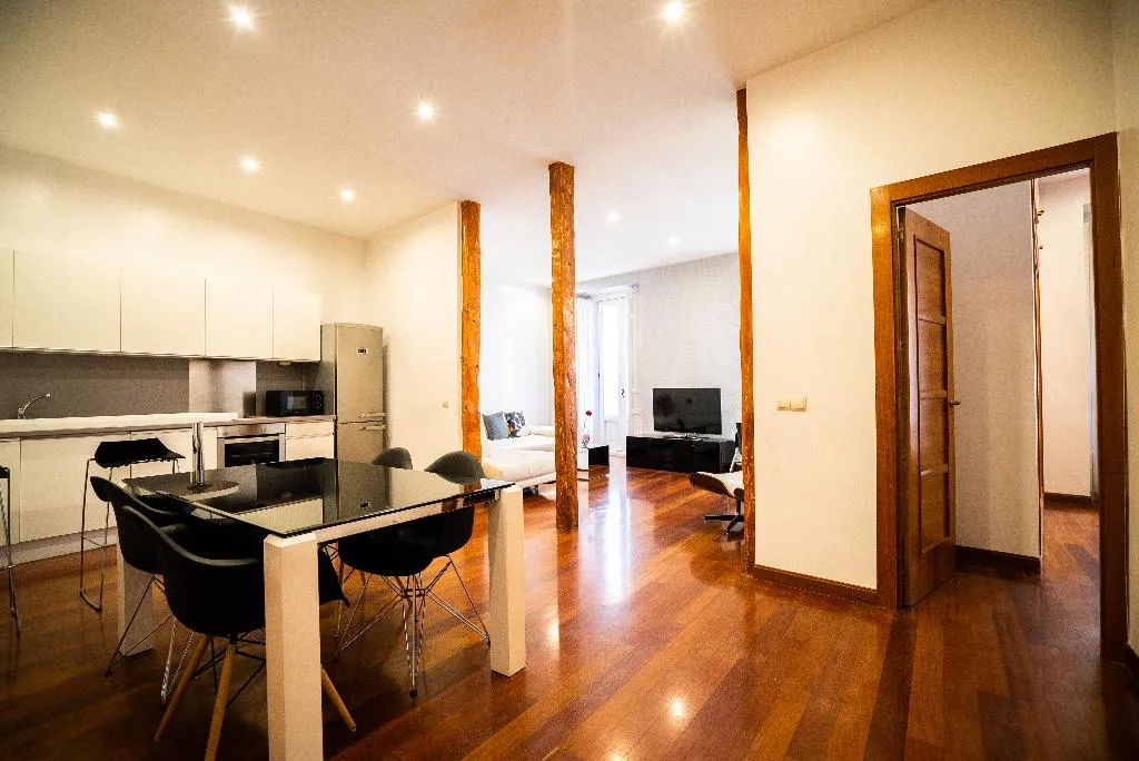 APARTMENT FOUR BEDROOMS TWO BATHROOMS Room, Smartr Madrid Atocha, Madrid