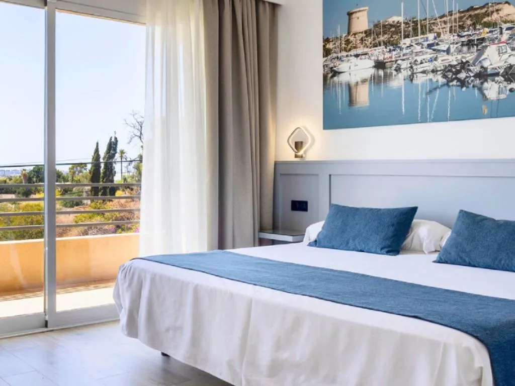 Room, Abril, Costa Blanca