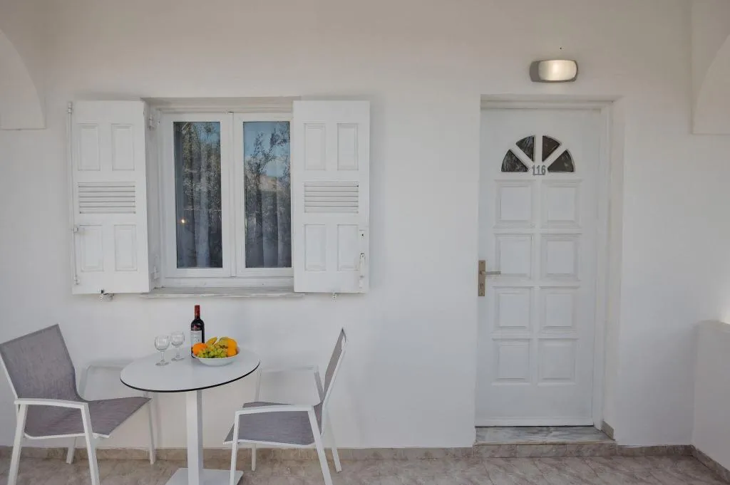 Terrace, Aspro Phos, Santorini