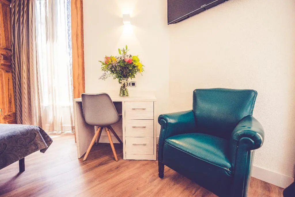 Room, Marlasca, Madrid
