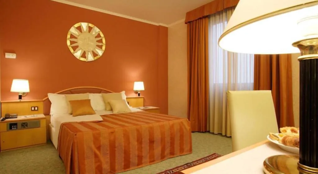 Room, Antony, Venice