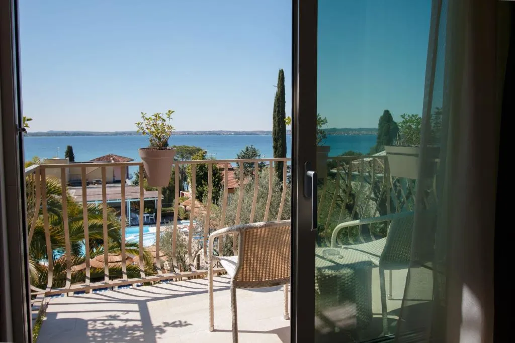 DOUBLE SUPERIOR LAKE VIEW Room, Olivi Hotel & Natural Spa, Milan