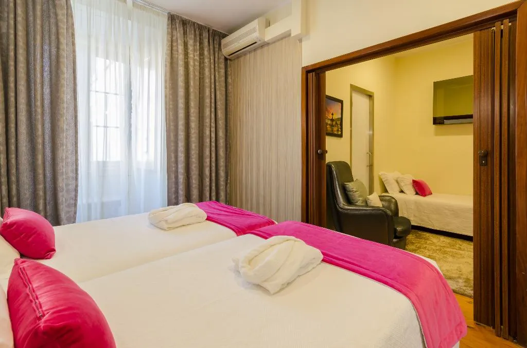 TRIPLE SUPERIOR Room, Inn Rossio, Lisbon