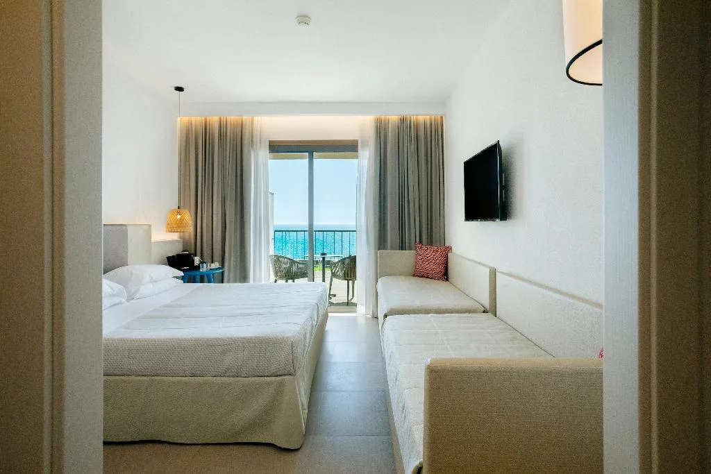 QUADRUPLE DELUXE Room, Mangia's Torre del Barone Resort, Catania