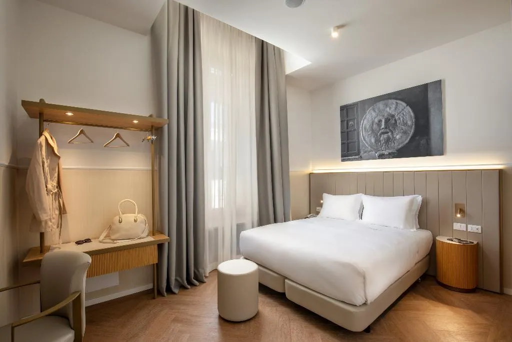 DOUBLE SUPERIOR QUEEN BED Room, Cosmopolita Hotel Rome, Tapestry Collection by Hil, Rome