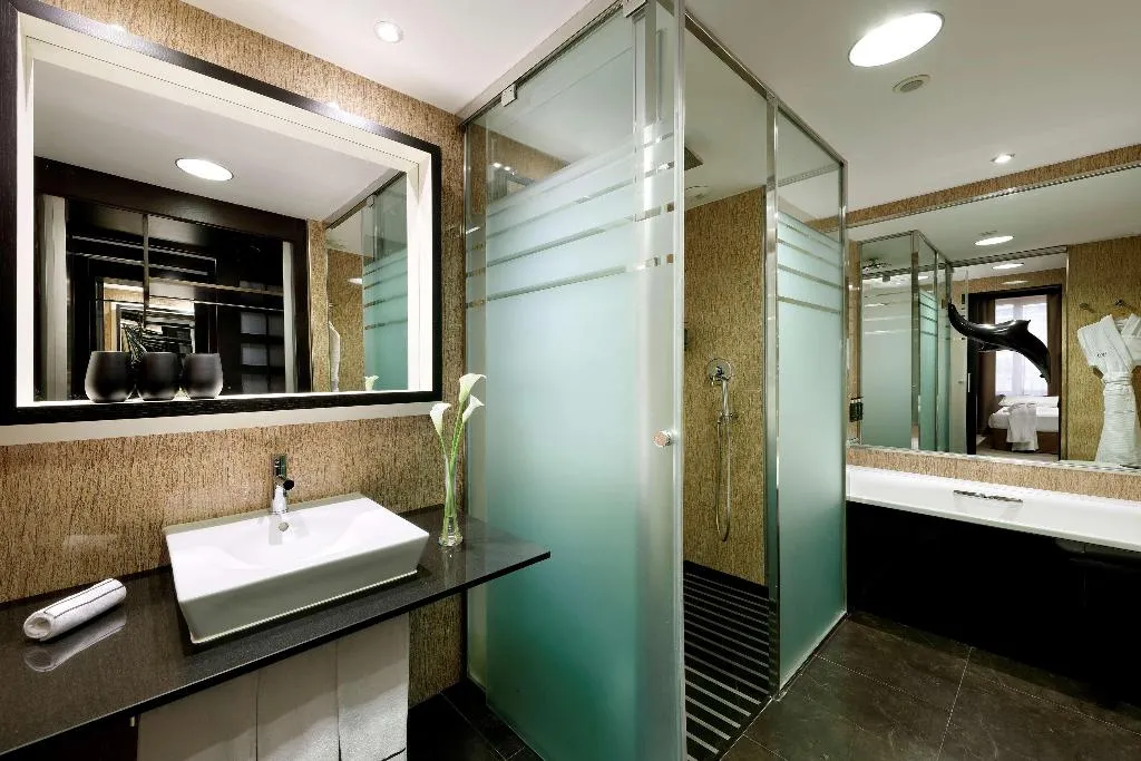 TRIPLE STANDARD Room, Melia Barcelona Sarria, Barcelona