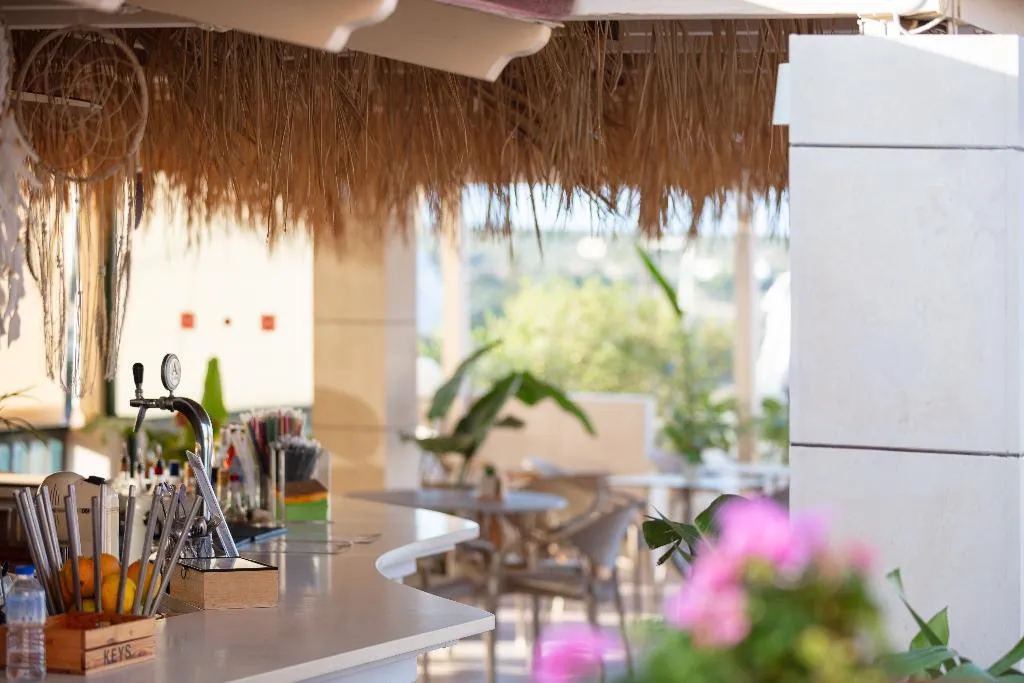 Bar, Dia Apts, Crete