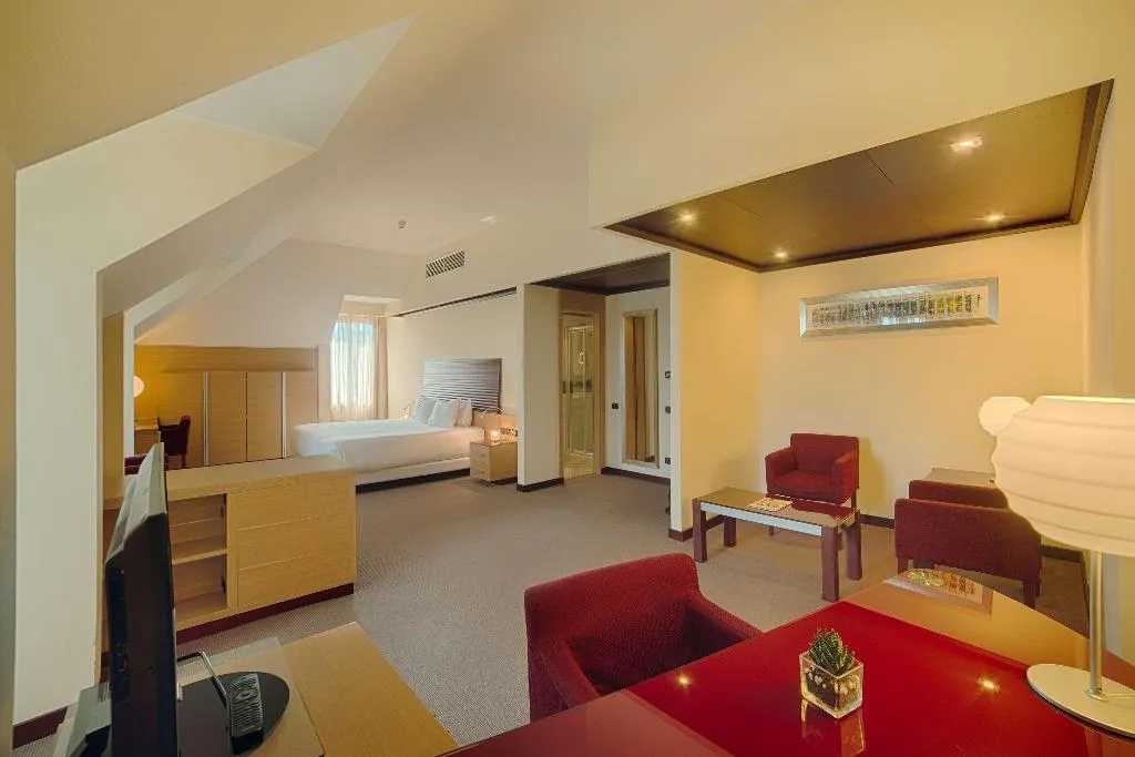 JUNIOR SUITE STANDARD Room, NH Milano 2, Milan