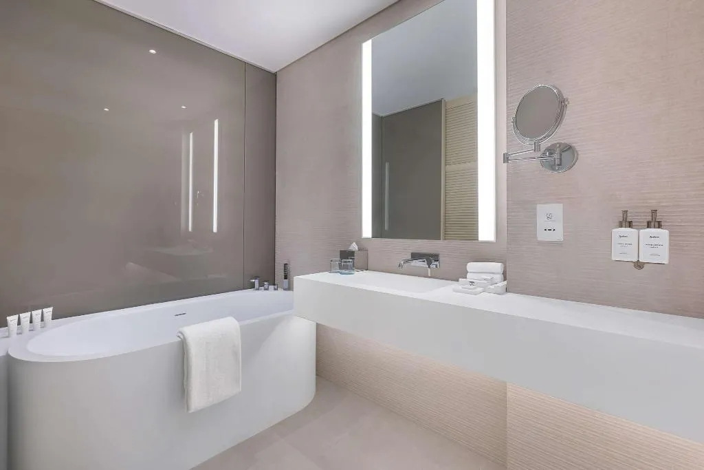 SUITE SEA VIEW KING BED Room, Radisson Beach Resort Palm Jumeirah, Dubai