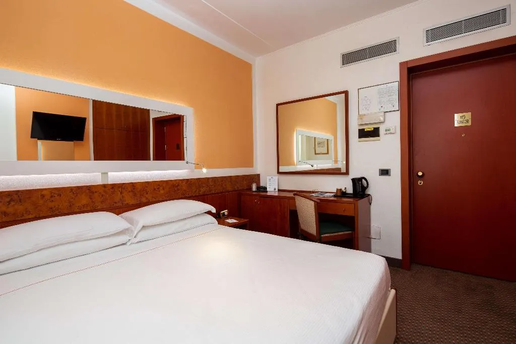 Room QUEEN SIZE BED Room, Jet Hotel, Sure Hotel Collection by Best Western, Milan