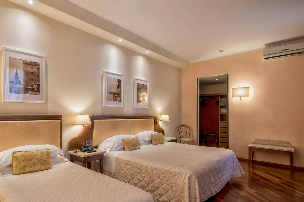 TRIPLE STANDARD Room, B&B Hotel Firenze Pitti Palace al Ponte Vecchio, Florence
