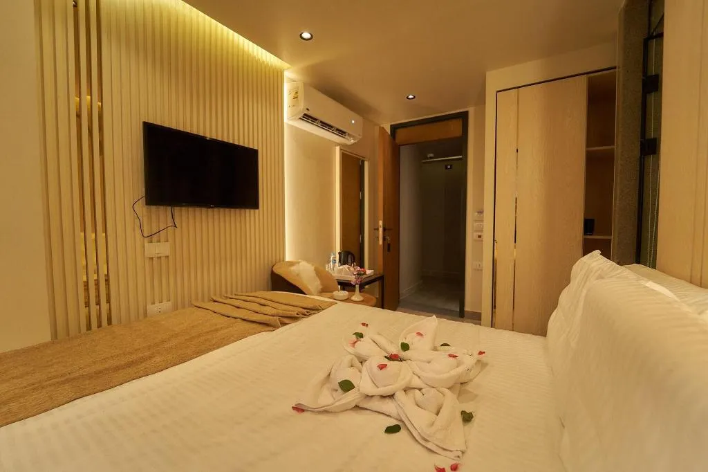 Room, Gold's Pyramids Hotel, Cairo
