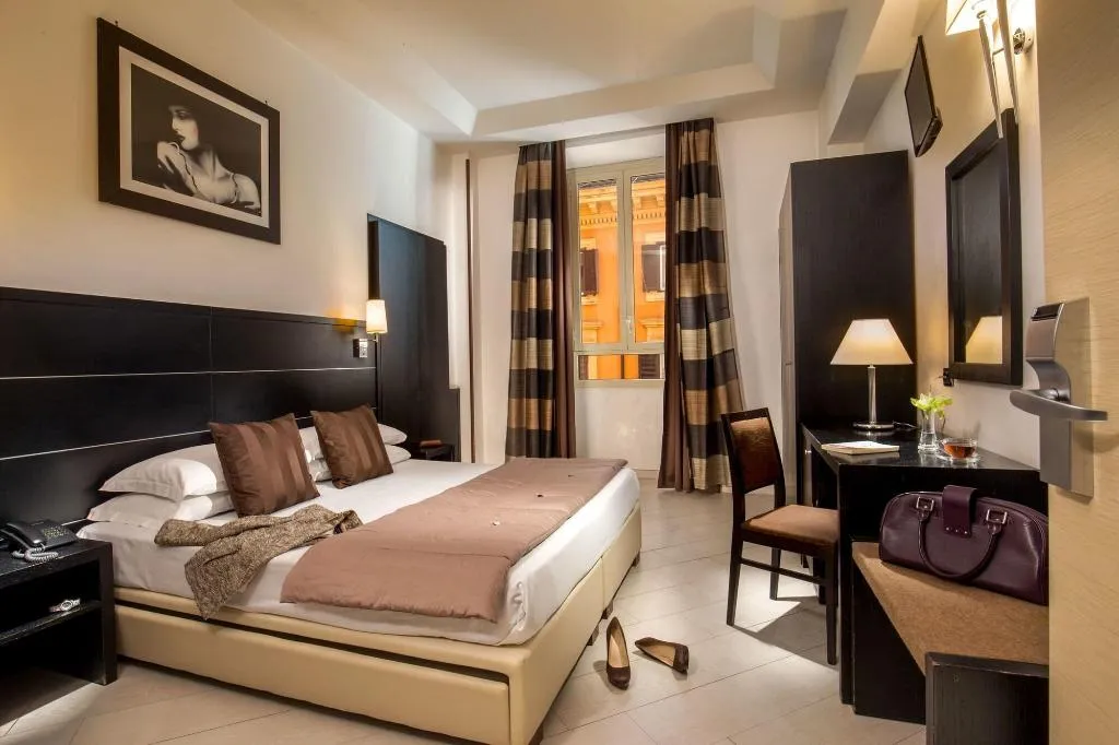Room, Sonya, Rome