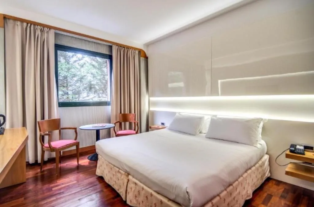 DOUBLE STANDARD Room, Della Rotonda, Milan