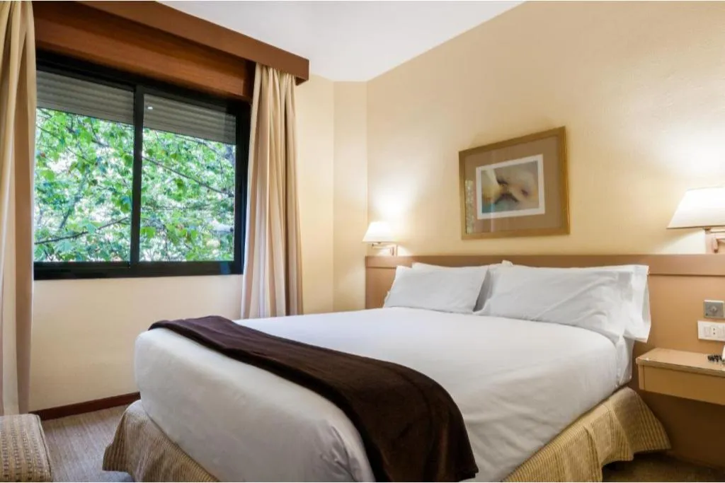 SUITE CAPACITY 3 Room, Espahotel Plaza Basilica, Madrid