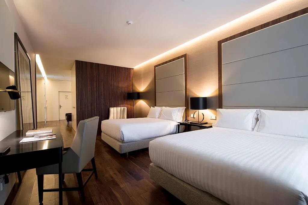 TWIN SUPERIOR CAPACITY 4 Room, BessaHotel Liberdade, Lisbon