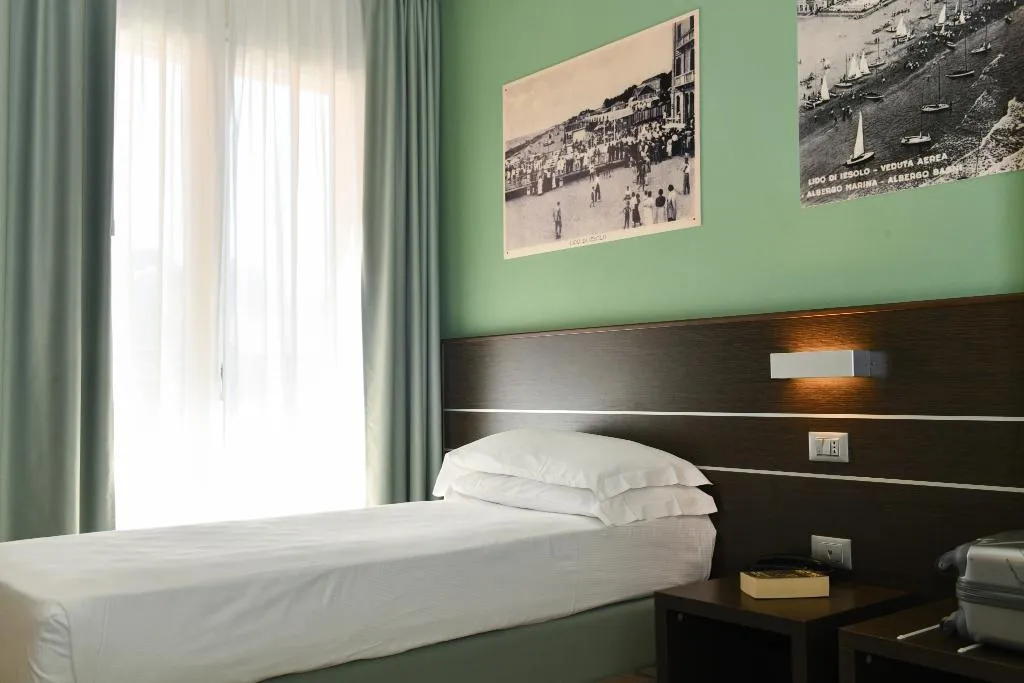 SINGLE STANDARD Room, Vienna, Venice