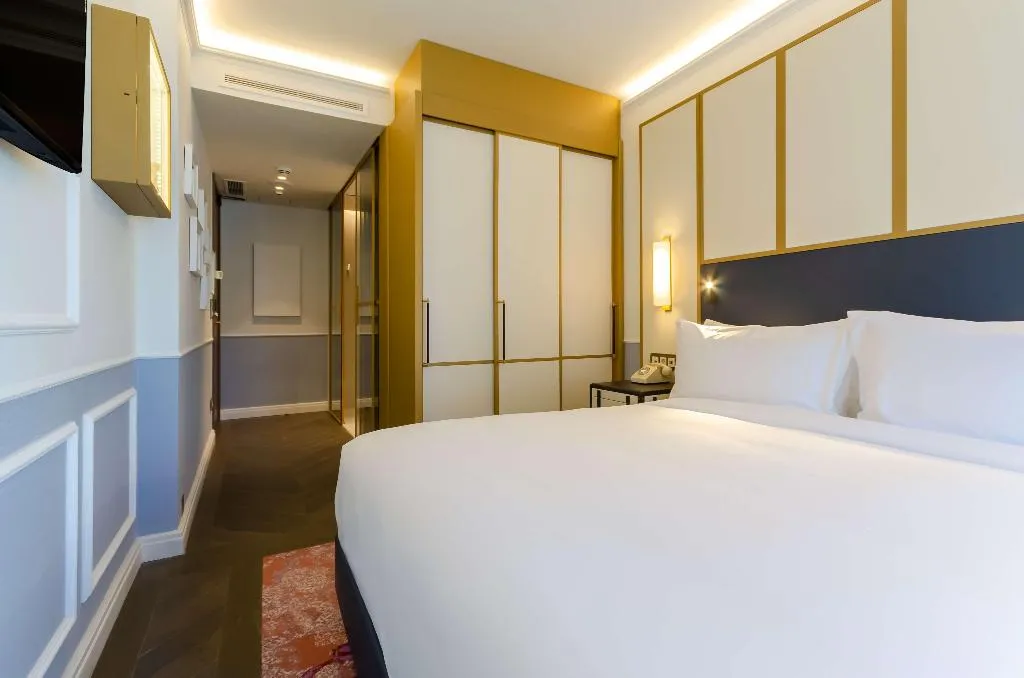 Room, The Emerald House Lisbon, Curio Collection by Hilt, Lisbon