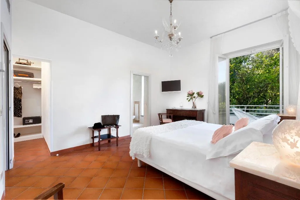 TRIPLE DELUXE Room, Villa Oriana Relais, Naples