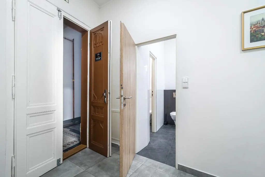 APARTMENT Private external bathroom Room, Royal Road Residence, Prague
