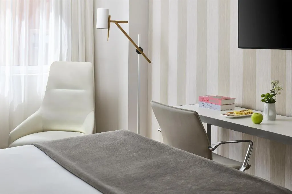 DOUBLE SINGLE USE SUPERIOR Room, NH Collection Madrid Colón, Madrid
