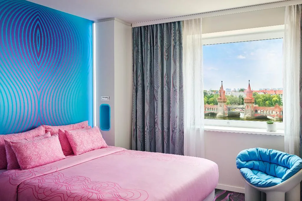 JUNIOR SUITE WITH VIEWS Room, nhow Berlin, Berlin