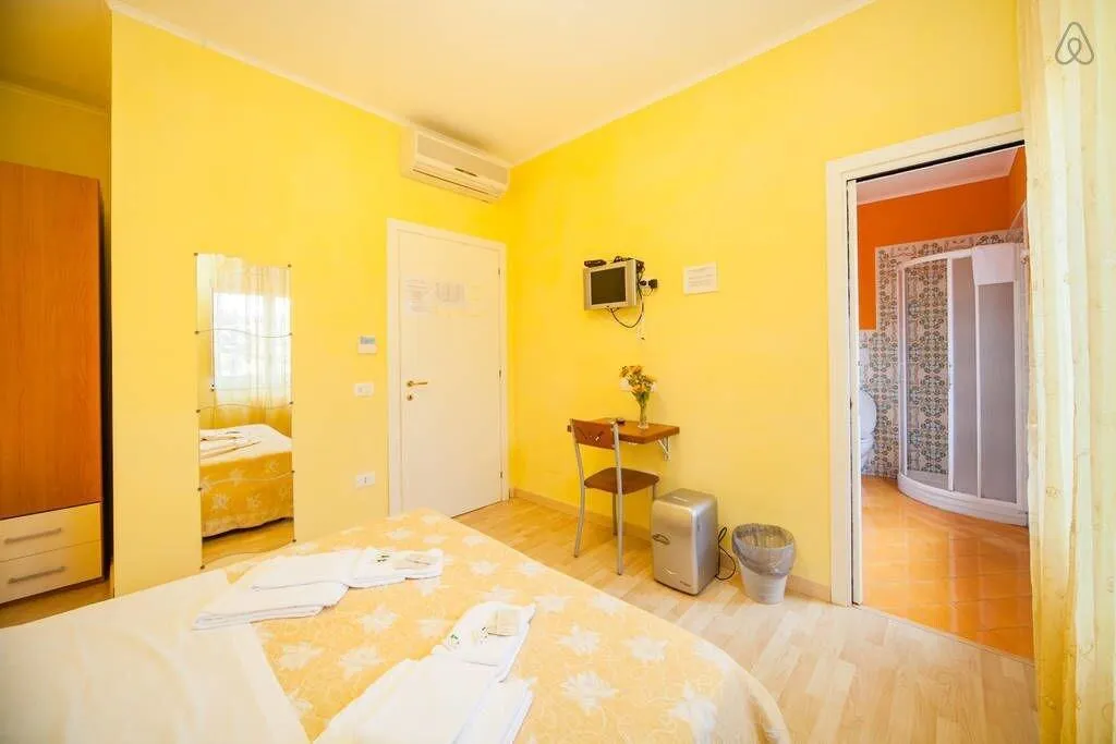 Room, Villa De Angelis, Naples