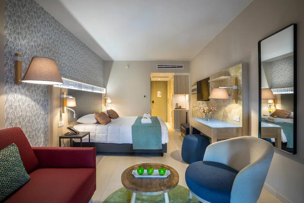 SUITE EXECUTIVE SEA VIEW Room, Leonardo Laura Beach And Splash Resort, Cyprus